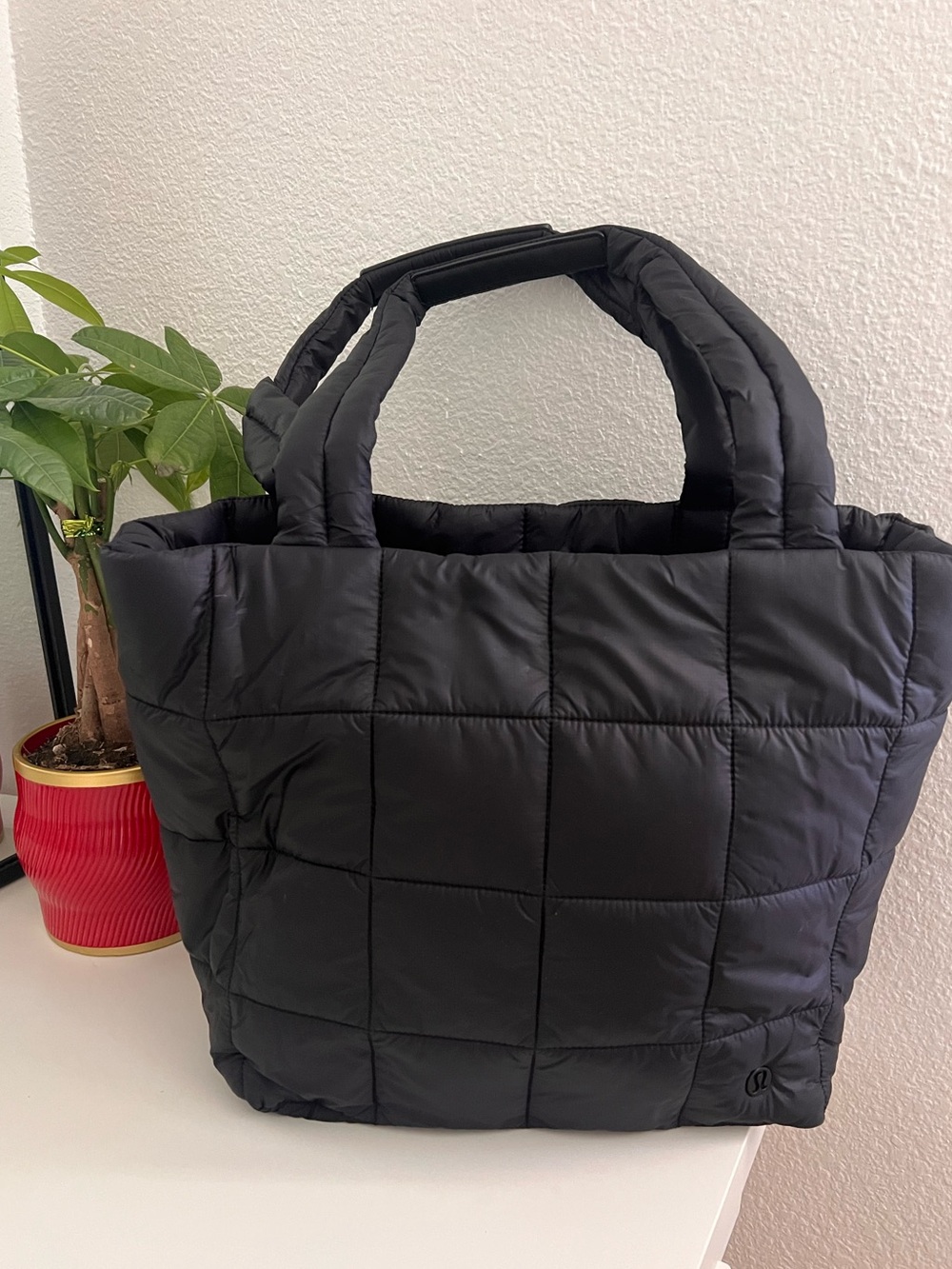 Lululemon Black Quilted Grid Tote 12L